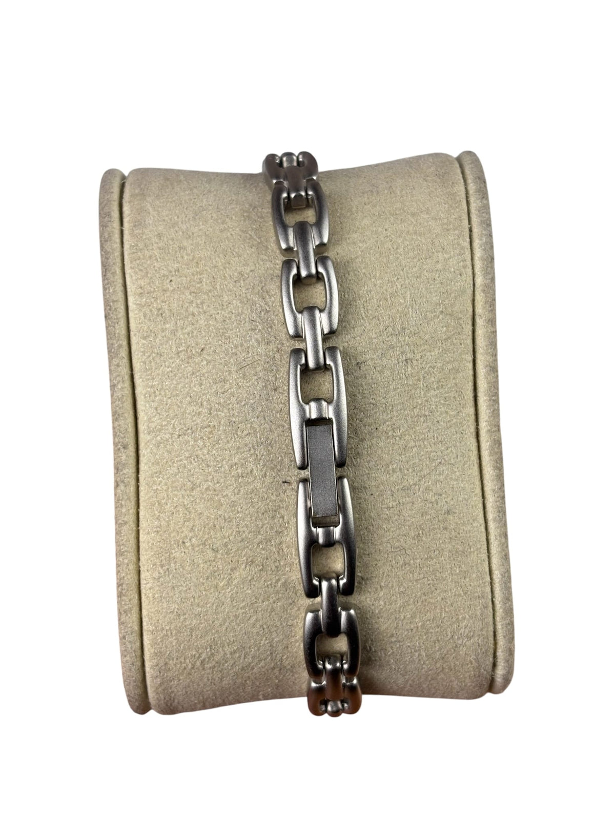 Guess White Dial Triangular Link Strap